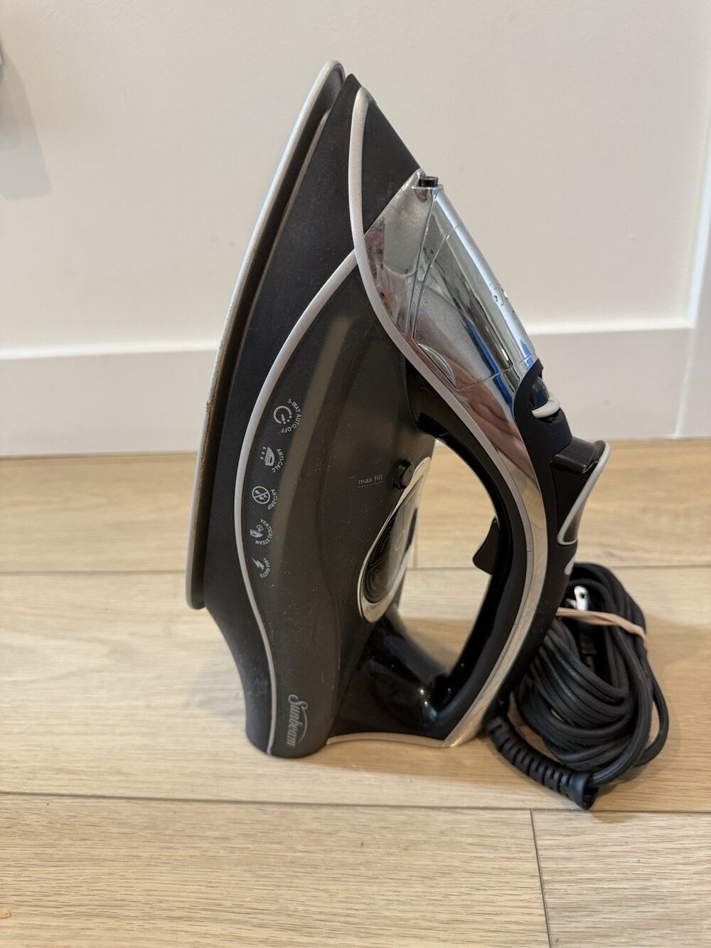 Sunbeam GCSBDS-209 AERO Ceramic Soleplate Iron Black 1600W high Performance Iron